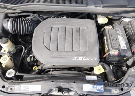 2013 Chrysler Town & Country Touring z USA, uszkodzony, nr VIN 2C4RC1BG2DR629656